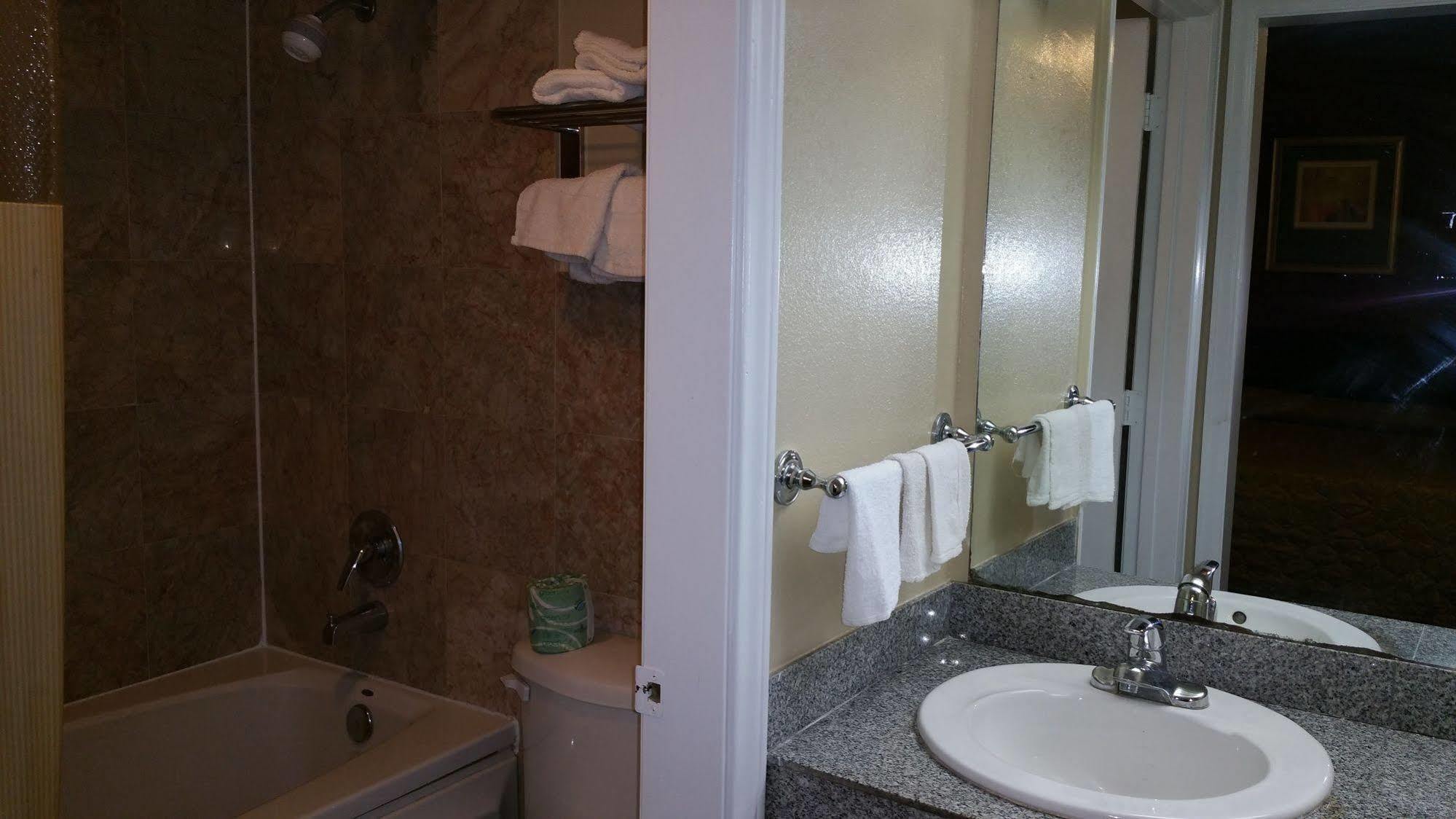 Executive Inn And Suites Waxahachie Zewnętrze zdjęcie