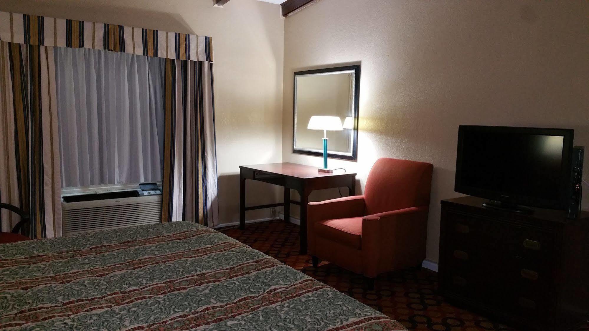 Executive Inn And Suites Waxahachie Zewnętrze zdjęcie